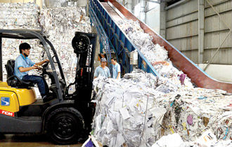 Ngành giấy Việt Nam đang phải nhập khẩu giấy phế liệu từ nước ngoài 
